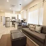 Upscale 1890S Historic Apartment